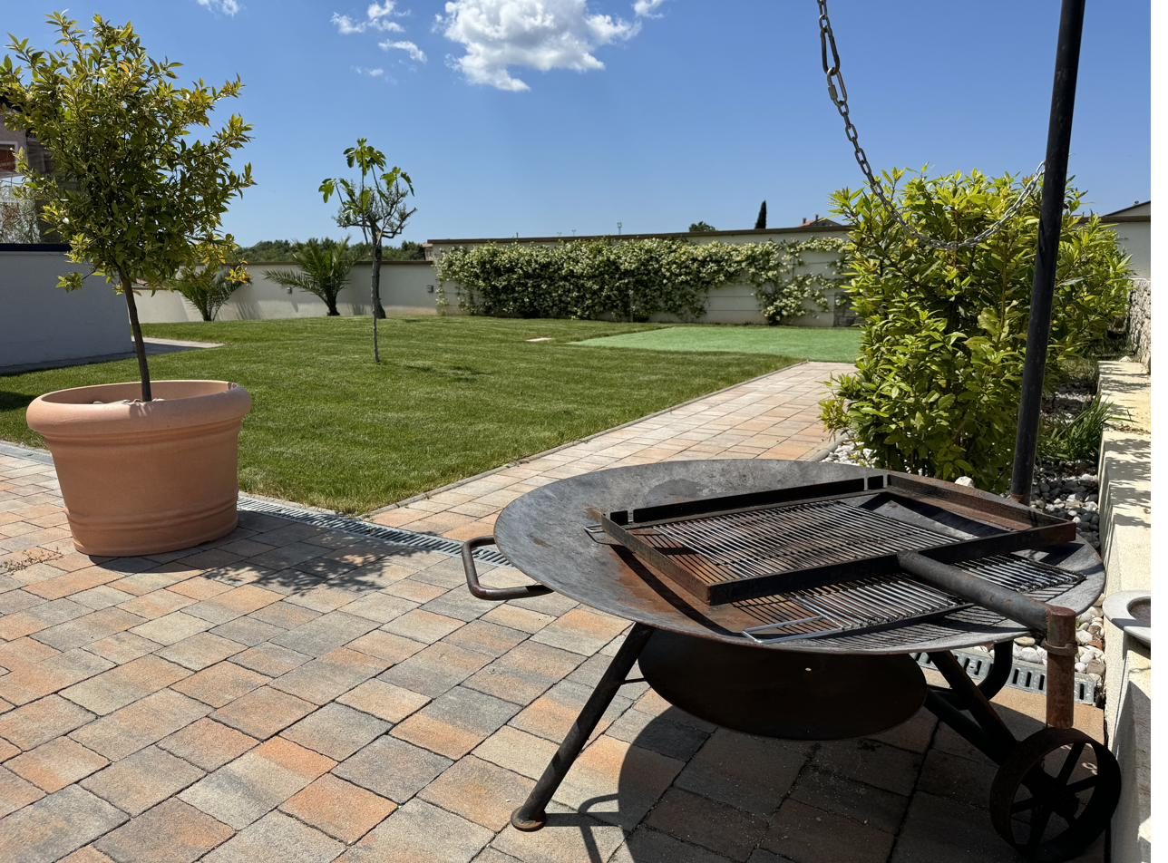 Vrt z jasminovo steno